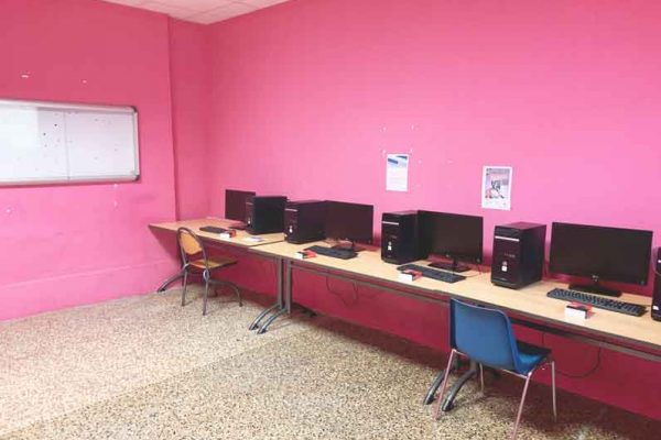 salle informatique à disposition des résidents à Albaric